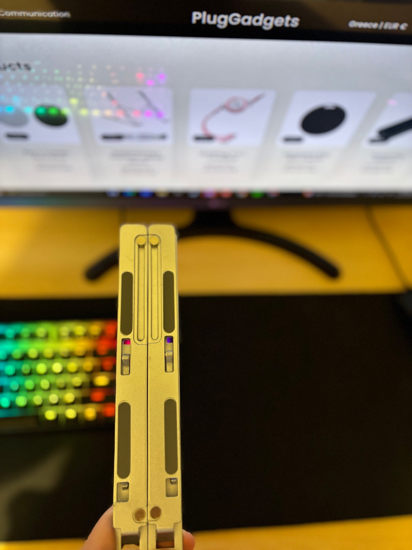 DeskDreamers Premium Laptop Stand
