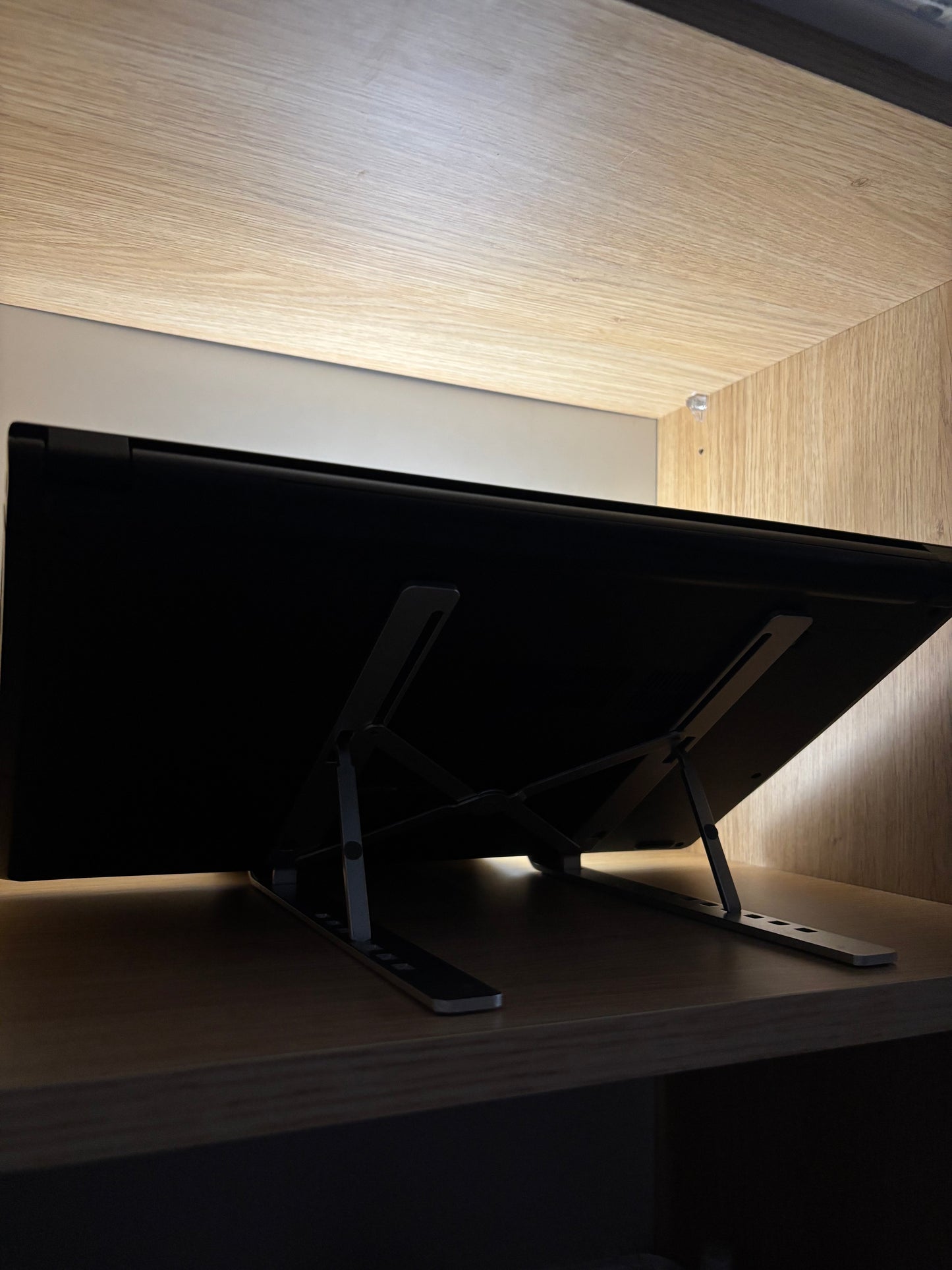 DeskDreamers Premium Laptop Stand