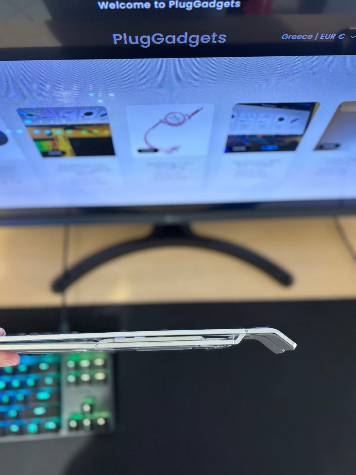 DeskDreamers Premium Laptop Stand